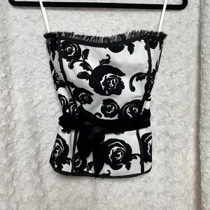 White House Black Market top SZ 4 strapless